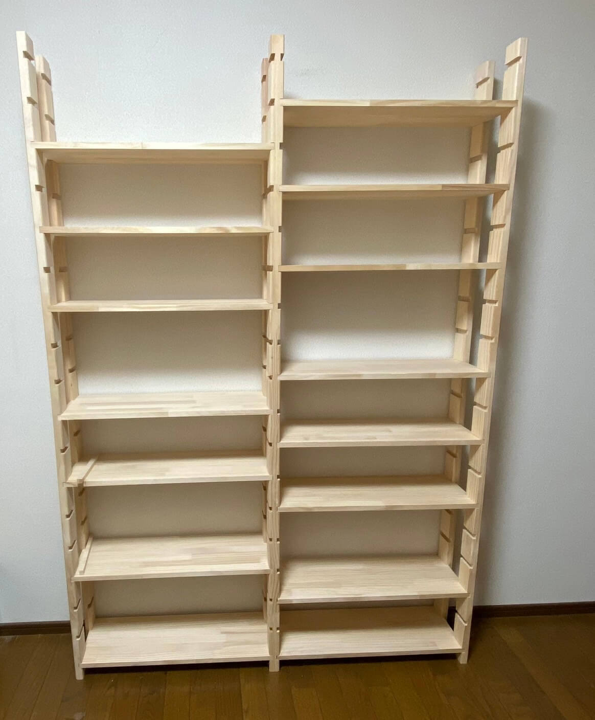 【DIY初心者でもできた！】パイン集成材で本棚の作り方